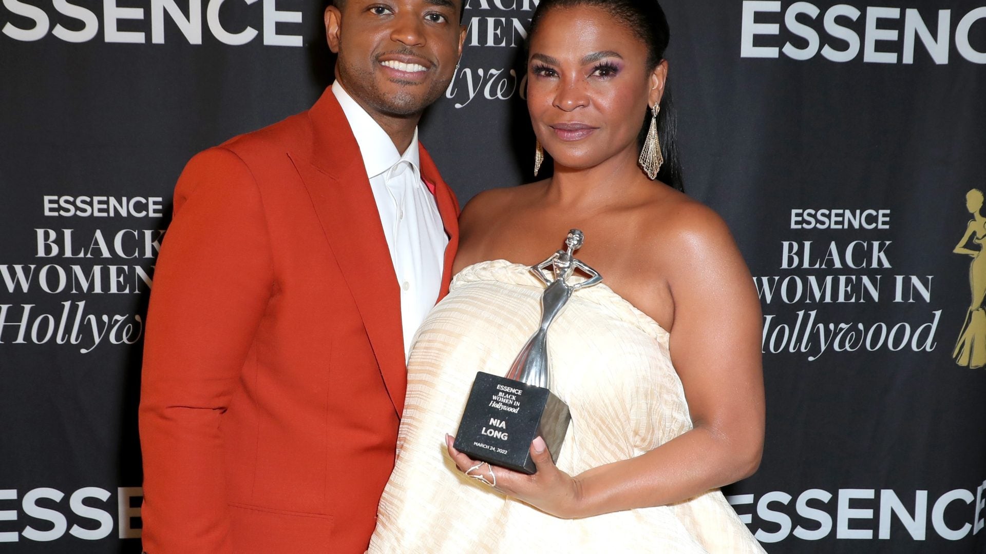 Nia Long And Larenz Tate Reunite To Reprise Their 'Love Jones' Roles For Heartwarming Walmart Holiday Campaign 